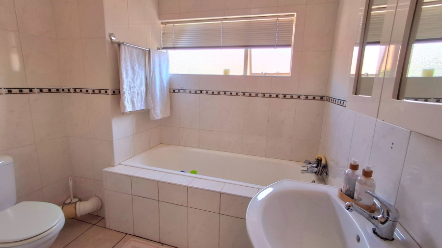 2 Bedroom Property for Sale in Roodia Free State